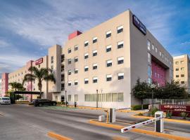 City Express Suites by Marriott Queretaro, apartamentų viešbutis mieste Keretaras