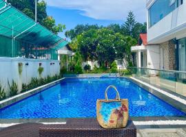 Dragon Bay Hotel โรงแรมในCam Lâm