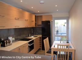 Four Bedroom House Chandos Road, self catering accommodation in London