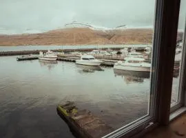Lítlastova - A Charming Boathouse Getaway