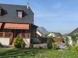 Appartement calme dans maison avec jardin