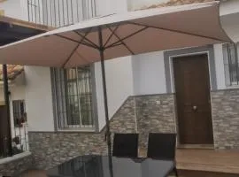 HOGAREÑO ADOSADO EN EL PUEBLO DE ARDALES、アルダレスのヴィラ