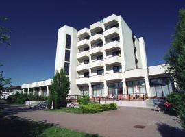 Ensana Spa Smrdáky โรงแรมที่มีที่จอดรถในSmrdáky