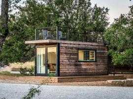 New Oak Grove-Container Retreat: Fredericksburg şehrinde bir kulübe