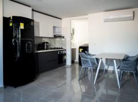 Apartamento frente al CC Viva Envigado, hotel i Envigado