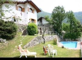 Ferienhaus für 9 Personen ca 170 qm in Tenno, Gardasee Nordufer Gardasee, ξενοδοχείο σε Tenno