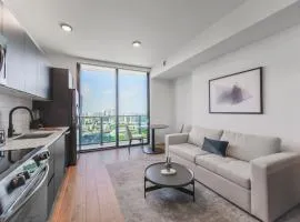 Bayside Luxury: Studio Near Bayfront Park