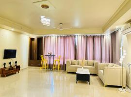 Spacious Golf View 3 bedroom apartment, hotell i Noida