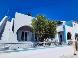 DP Homes Studio Mimika Santorini: Perissa şehrinde bir villa