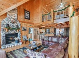 3-Storey Home with Gorgeous Deck on Bows Lake ➠ 9776 วิลลาในBoyne Falls