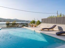 MY DALMATIA - Luxury villa Tala with amazing sea view, private heated pool and sauna, casa o chalet en Pašman