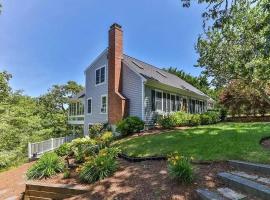 Charming Chatham Abode with Sunroom, Cottage in Chatham