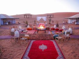 Hassan Luxury Camp MERZOUGA, מלון עם ג׳קוזי במרזוגה