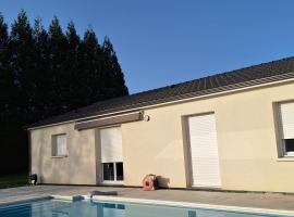 Piégut-Pluviers에 위치한 호텔 les granges de Soulagnieux et sa piscine privée