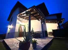 Los Castros Apartamentos Rurales B, hotel en Llames de Pría