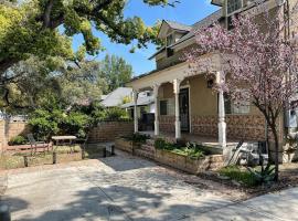 Cozy home in Pasadena, отель в Пасадене