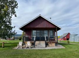 New Cabin with Spectacular Views of Flathead Lake., hotel with parking in Somers