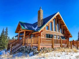 Spectacular Custom Log Cabin with Hot Tub, Epic Views, Fireplace - Moose Tracks Cabin，費爾普萊的Villa