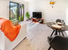 1 Bedroom Gem with Hagley Park at your doorstep