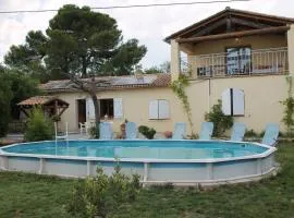 Villa de 4 chambres avec piscine privee jardin clos et wifi a Villeneuve les Avignon