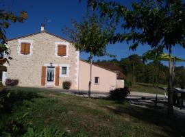 Gîte Champagnac-de-Belair, 3 pièces, 4 personnes - FR-1-616-348: Champagnac-de-Bélair şehrinde bir kulübe