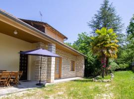 Charmante maison à Borrèze avec parking, proche Sarlat - FR-1-616-357, hotel en Borrèze