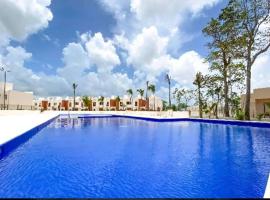 Family accommodation with pool and water park, hotel in Cancún