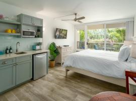 Walkable to Beach, Restaurants & Shops. Remodeled!, hotel i Wailea