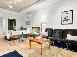 Mid-Century Modern Hideaway