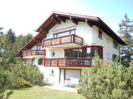 Apartment with ski-in ski-out access and fireplace, hotelli kohteessa Lenzerheide