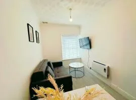 Modern & Stylish 1 bedroom flat in Bridgend town