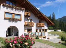 Hotel Garni Civetta, hotel v destinaci Selva di Cadore