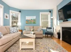 Steps to Downtown Rooftop Deck Flexible Temp Stay