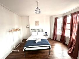 Charming, Renovated Residence in Willesden Green, villa in London
