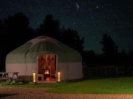 Glamping at South Lytchett Manor, hotel en Poole