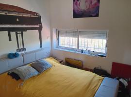 Bel appartement dans le Vaucluse, Hotel in Sorgues
