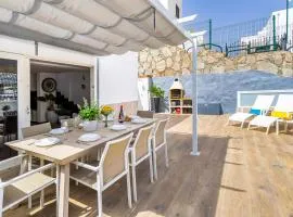 Casa BOSS Modern Villa with Studio Pool and Air Conditioning