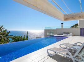 Designvilla with breathtaking view for 14 guests, hotel v destinaci Alicante