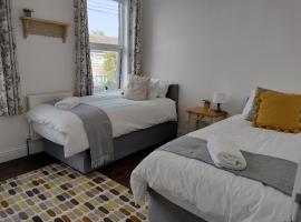 Bright Spacious Twin Room, next to Underground Station, homestay in Abbey Wood
