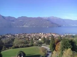 Ferienwohnung mit Balkon mit Blick auf den Lago Maggiore