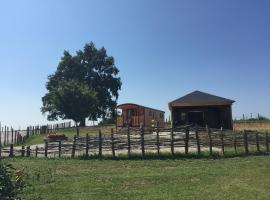 La Roulotte au Paradis, holiday home in Arc-et-Senans