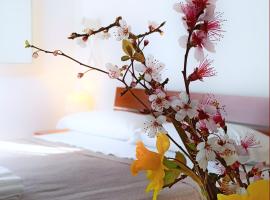 BeeLiving Room&Breakfast, hotel i Riccione