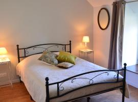 Chambre Pantagruel Le dolmen, B&B in Thizay