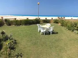 شاليه صف أول بحر للإيجار