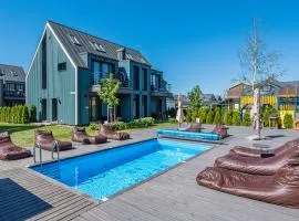 PRIVATE APARTMENT WITH TERRACE AND SWIMMING POOL