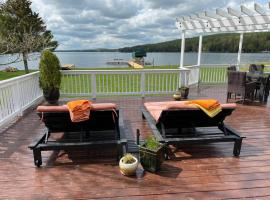 Beautiful Wisconsin Beach Retreat Lake Lucerne, hotel in Crandon