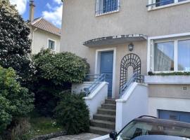 Maison avec jardin près de Paris et Versailles, hotel v mestu Viroflay