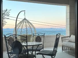 New Luxury Apartments at Villa A'more - by the Sea, hotel en Stomorska