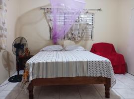 Tina's Guest House, hotel din Ocho Rios