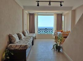 Appartement T2 avec terrasse et Vue mer à Béjaïa proche plage, apartment in Bejaïa